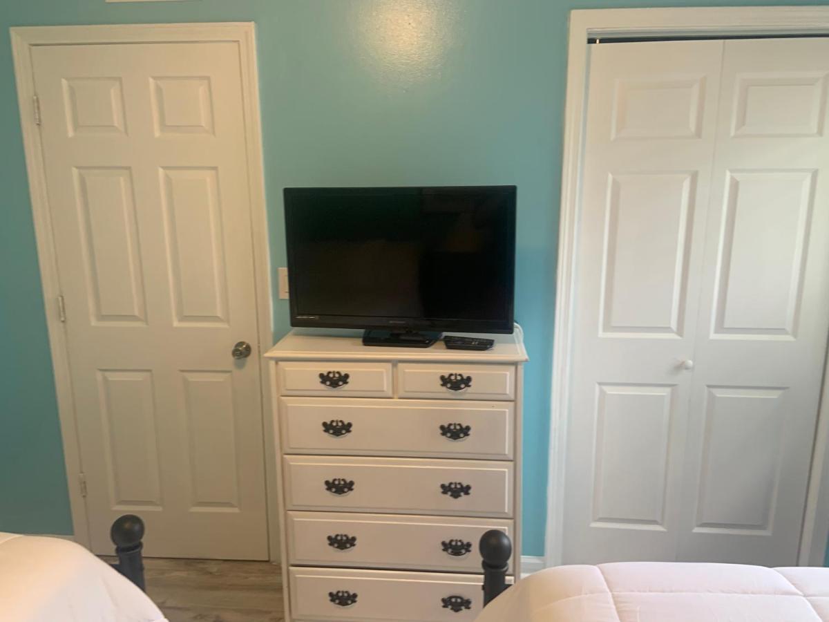 Cheerful Two Bedroom House 1.5 Miles From Beach. Myrtle Beach Buitenkant foto